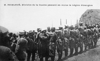 Paul Painlevé passant en revue les troupes de la Légion étrangère française, Maroc, vers 1926 - Unbekannt