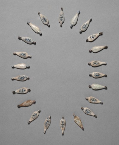 Perles en forme de pétale, vers 1391-1353 av. J.-C. - Unbekannt