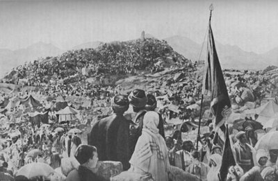 Pèlerins accomplissant le Wukuf ou la station sur le Mont de la Miséricorde, c1935 - Unbekannt