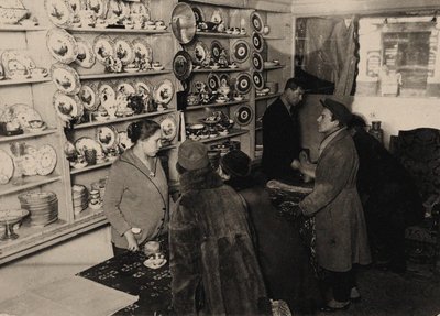 Aperçu avant la vente aux enchères des biens de la famille du tsar Romanov, Moscou, 1927 - Unbekannt