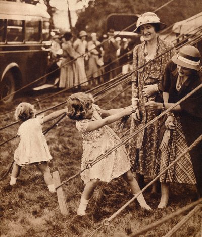 La princesse Elizabeth et la princesse Margaret tirent leur poids, 1930s 1935 - Unbekannt