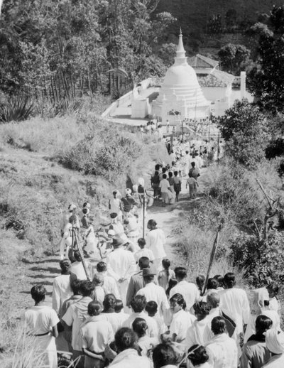 Procession vers un temple bouddhiste, Diyatalawa, Ceylan - Unbekannt