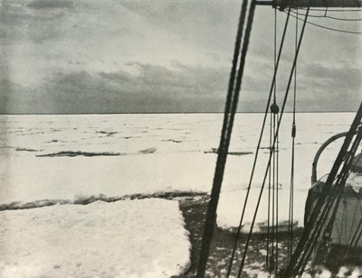 Poussant à travers les glaces épaisses dans la mer de Ross, vers 1908, 1909 - Unbekannt