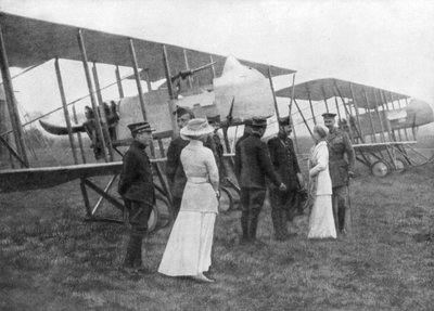 La reine Élisabeth de Belgique visitant des pilotes alliés, vers 1915 - Unbekannt