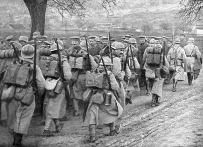 Infanterie française passant une ligne de prisonniers, Plessis-de-Roye, Picardie, France, 30 mars 1918 - Unbekannt