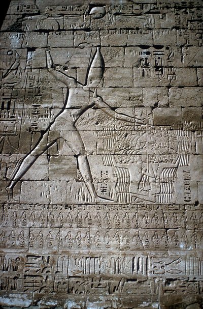 Relief de Ramsès III frappant des ennemis, Temple funéraire de Ramsès III, Medinat Habu, vers 1200 av. J.-C. - Unbekannt