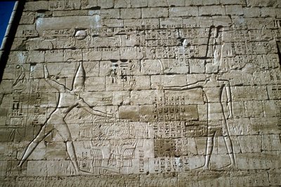 Relief de Ramsès III frappant des ennemis, Temple mortuaire de Ramsès III, Medinat Habu - Unbekannt