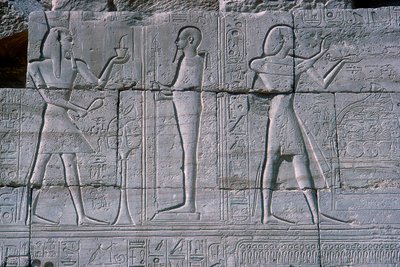 Relief montrant Ramsès II devant Ptah, Le Ramesseum, Temple de Ramsès II, Louxor, Égypte, vers 1250 av. J.-C. - Unbekannt