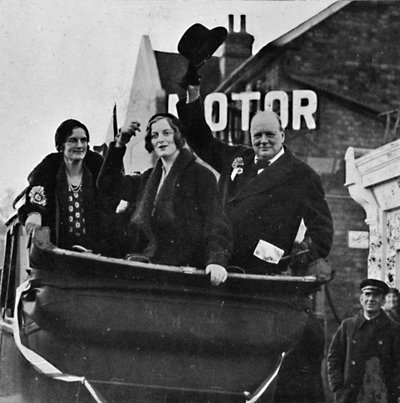 Retour pour Epping Mme Churchill et sa fille Diana partagent bonheur et victoire, 1931, 1945 - Unbekannt