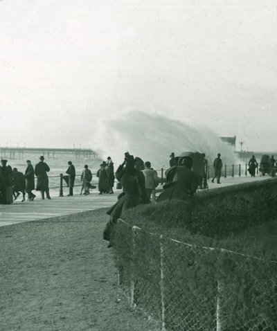 Mer agitée sur la promenade à Hastings, Sussex, fin 19ème-début 20ème siècle - Unbekannt