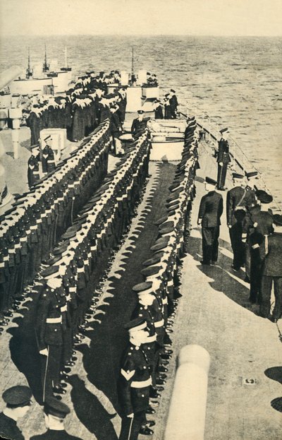 Marines royaux alignés en parade à bord d