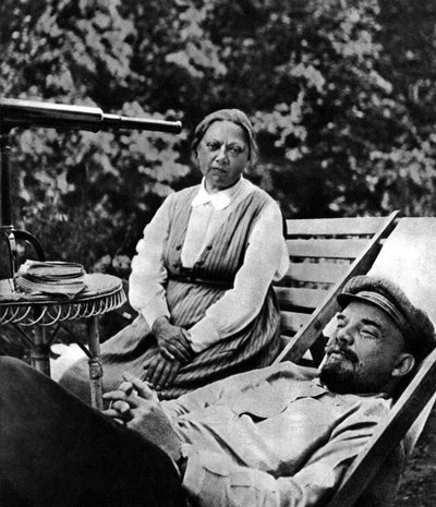 Le leader bolchevique russe Vladimir Lénine et Nadezhda Kroupskaïa, Gorki, URSS, 1922 - Unbekannt