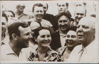 Le cosmonaute russe Youri Gagarine avec sa femme, 1962 - Unbekannt