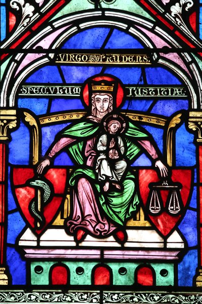 Église Saint-Fargeau. Vitrail. Vierge Marie et l