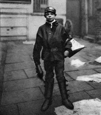Garçon éboueur, qui nettoie les crottins de cheval sur la route, Londres, 1926-1927 - Unbekannt