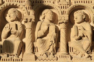 Sculptures. Porte de l