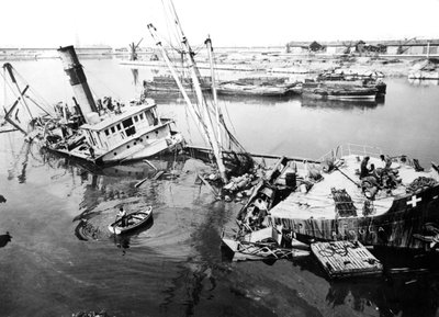 Navire sabordé dans le port de Marseille, France, vers 1945-1949 - Unbekannt