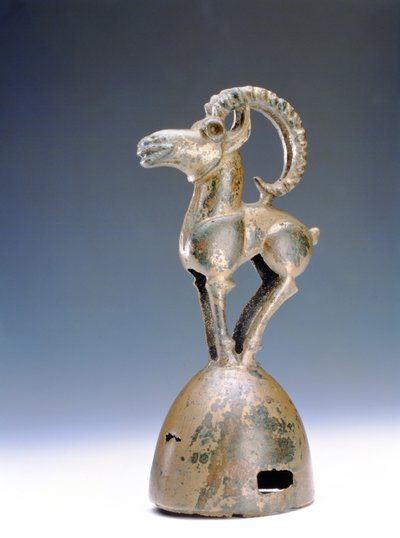 Terminal scythe en forme de chèvre de montagne, période Tagar, VIIe-VIe siècle av. J.-C. - Unbekannt