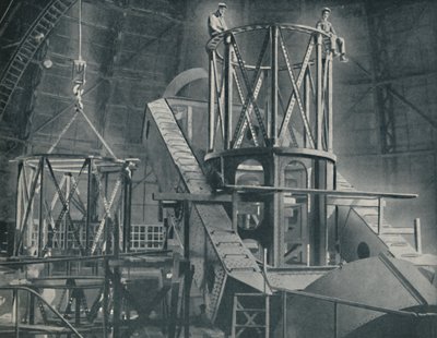 Section par section monte la grande charpente en acier du cylindre de Hooker, vers 1935 - Unbekannt