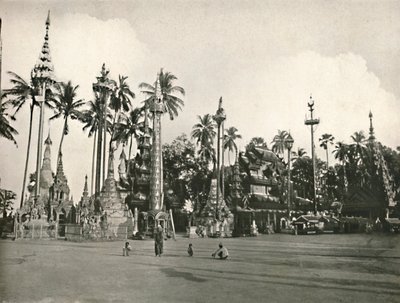 Sanctuaires à la pagode Shwe Dagon, Rangoon, 1900 - Unbekannt