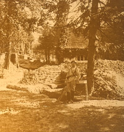 Soldat devant une tranchée, Bois des Loges, nord de la France, vers 1914-1918 - Unbekannt