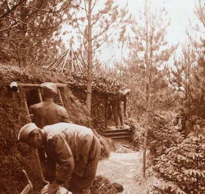 Soldats dans des abris couverts de terre, Genicourt, nord de la France - Unbekannt