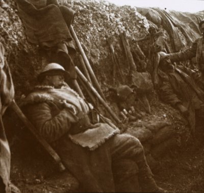 Soldats se reposant dans les tranchées, vers 1914-1918 - Unbekannt