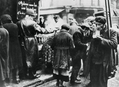 Soupe populaire pour les nécessiteux, les Halles, Paris occupé par les Allemands, février 1941 - Unbekannt