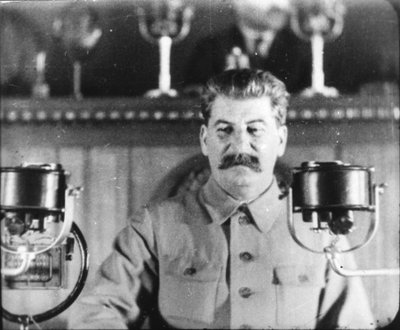 Le leader soviétique Josef Staline prononçant un discours au Congrès du Parti communiste, années 1930 - Unbekannt