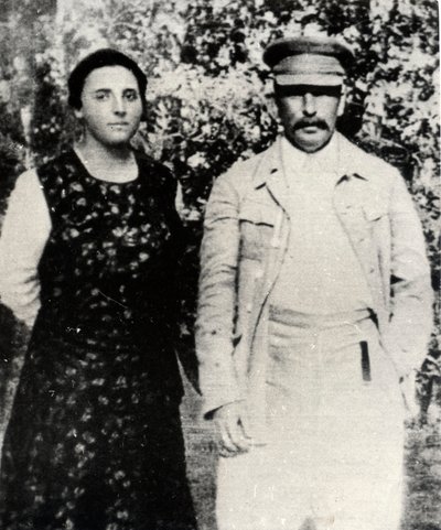 Le leader soviétique Josef Staline avec sa deuxième femme Nadezhda Alliluyeva, fin des années 1920 - Unbekannt