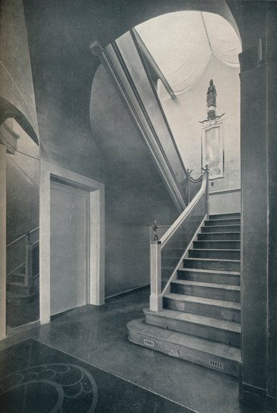 Escalier et hall de Finella par l