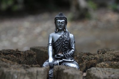 Statue dans le jardin du temple Buddhapadipa, Wimbledon, Grande-Bretagne - Unbekannt