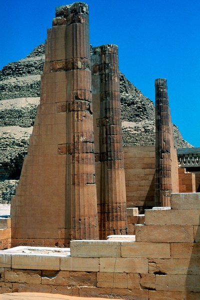 Pyramide à degrés du roi Djoser Zozer, Saqqara, Égypte, IIIe dynastie, vers 2613 av. J.-C. - Unbekannt