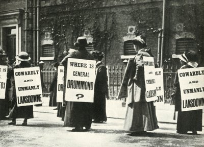 Les suffragettes manifestent devant une prison, Londres, 1914 - Unbekannt
