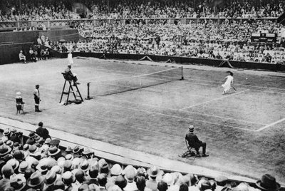 Suzanne Lenglen jouant contre Miss McKane, Wimbledon, Londres, 1926-1927 - Unbekannt