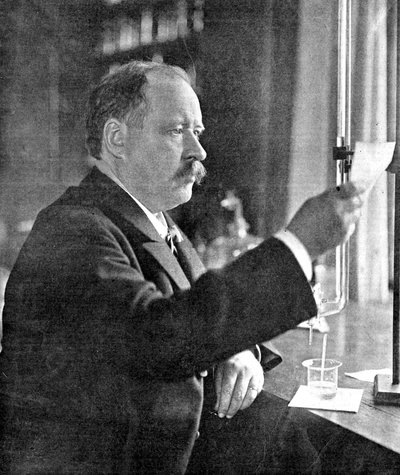 Svante Arrhenius 1859-1927, physicien et chimiste suédois dans son laboratoire, 1909 - Unbekannt