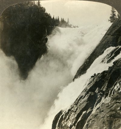 Splendeur terrifiante des puissantes chutes de Riukan, où elles commencent leur chute de 800 pieds, Norvège, vers 1905 - Unbekannt