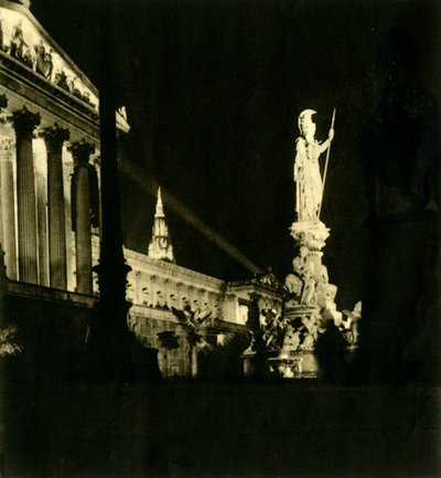 Le bâtiment du Parlement autrichien de nuit, Vienne, Autriche, vers 1935 - Unbekannt