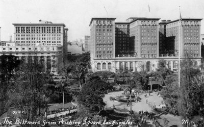 Le Biltmore depuis Pershing Square, Los Angeles, Californie, USA, vers 1933 - Unbekannt
