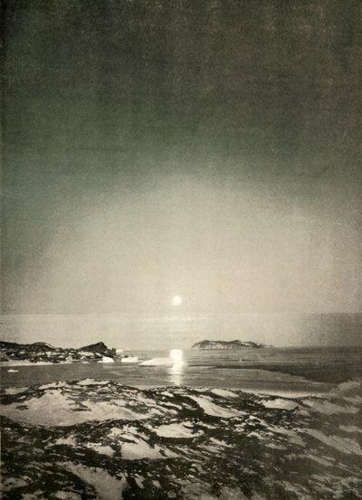 La pleine lune au crépuscule d