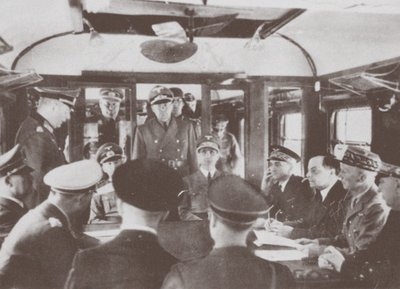 Les délégations allemande et française dans un wagon à Compiègne pour la signature de la France - Unbekannt