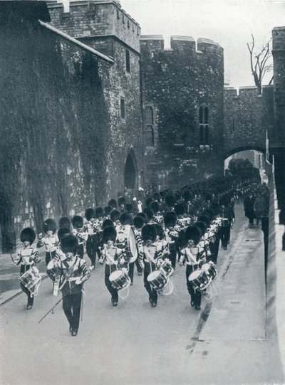 Les gardes quittant la Tour de Londres, vers 1914 - Unbekannt
