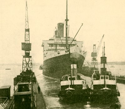 Le Majestic entrant en cale sèche tiré par des remorqueurs, vers 1930 - Unbekannt