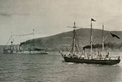 Le Nimrod passant devant le H.M.S. Powerful... dans le port de Lyttelton, 1er janvier 1908 - Unbekannt