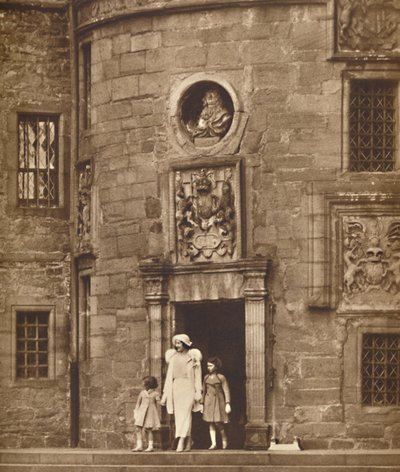 La Reine dans son ancienne maison, Château de Glamis, vers 1936-1937 - Unbekannt