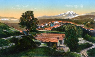 La caserne avec des montagnes enneigées au loin, Chakrata, Inde, début du 20e siècle - Unbekannt