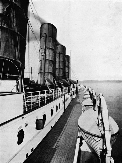 Le pont des bateaux du Lusitania, montrant les canots de sauvetage - Unbekannt