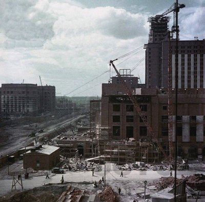 La construction du bâtiment principal de l