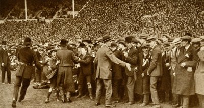 La première finale de la FA Cup se tient au nouveau stade de Wembley à Londres, 28 avril 1923 - Unbekannt