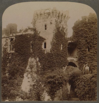 Les tours couvertes de lierre du château de Raglan, dernier bastion de Charles I, Monmouthshire, Angleterre - Unbekannt